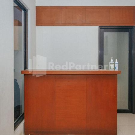 Готель De Lugano Scbd Syariah Mitra Reddoorz Джакарта Екстер'єр фото