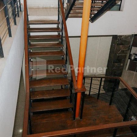 Готель De Lugano Scbd Syariah Mitra Reddoorz Джакарта Екстер'єр фото