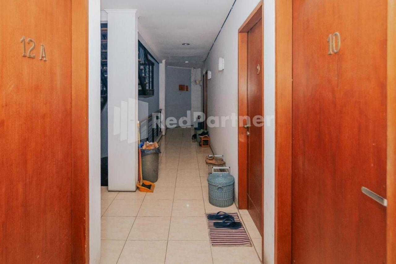 Готель De Lugano Scbd Syariah Mitra Reddoorz Джакарта Екстер'єр фото