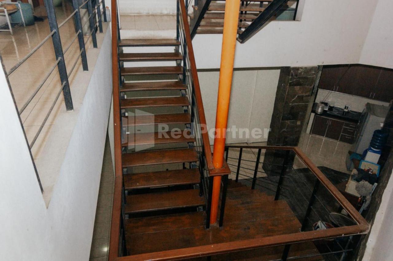 Готель De Lugano Scbd Syariah Mitra Reddoorz Джакарта Екстер'єр фото