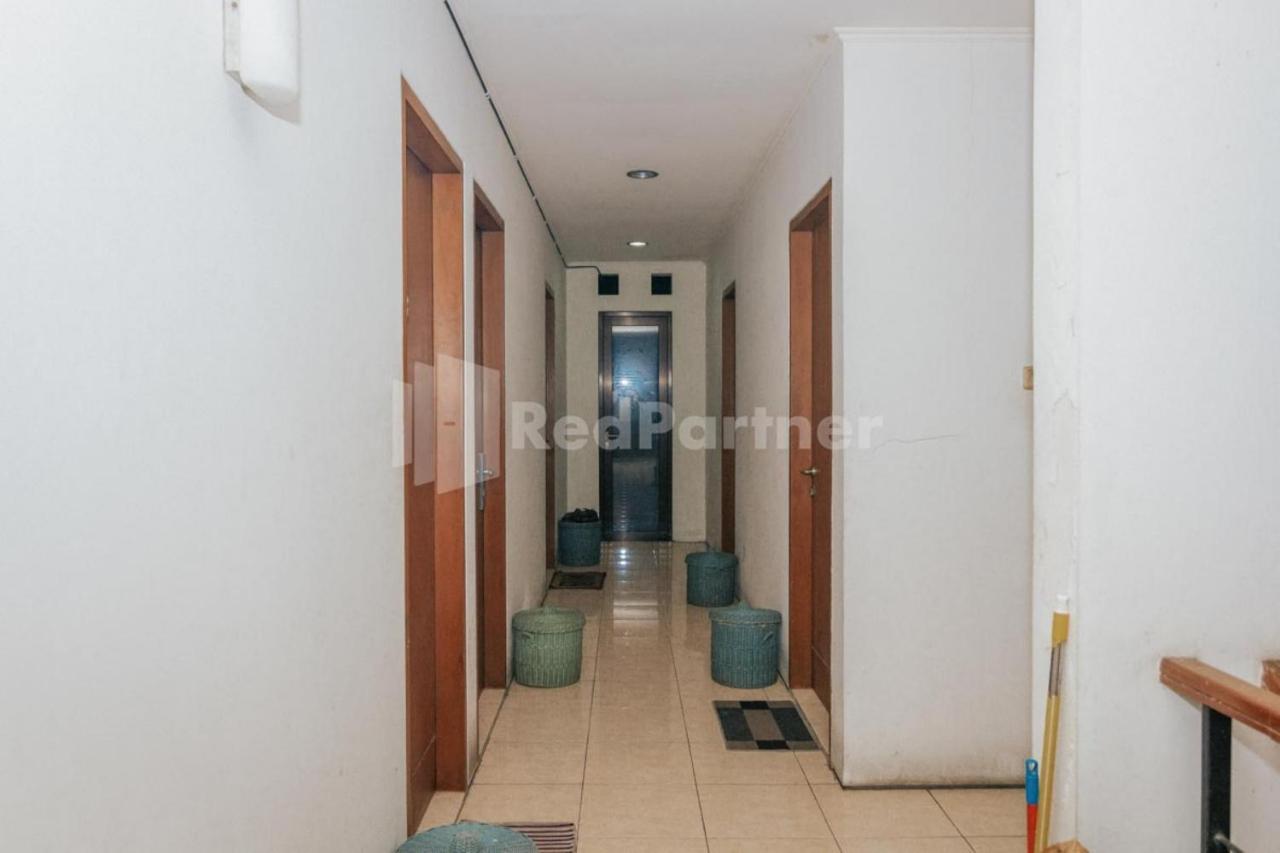 Готель De Lugano Scbd Syariah Mitra Reddoorz Джакарта Екстер'єр фото